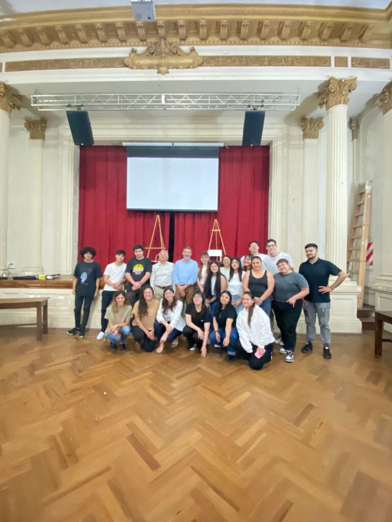 Charla sobre la pasantía del Instituto 118 organizada por el Centro de Comercio de San Pedro