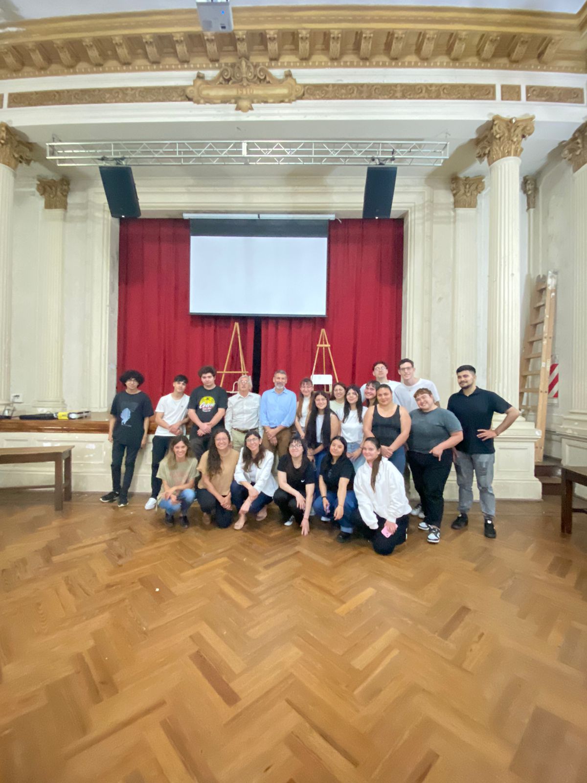 Charla sobre la pasantía del Instituto 118 organizada por el Centro de Comercio de San Pedro